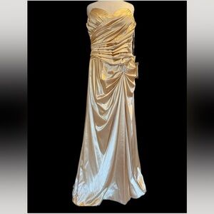 Elegant Gold Prom/Formal Dress